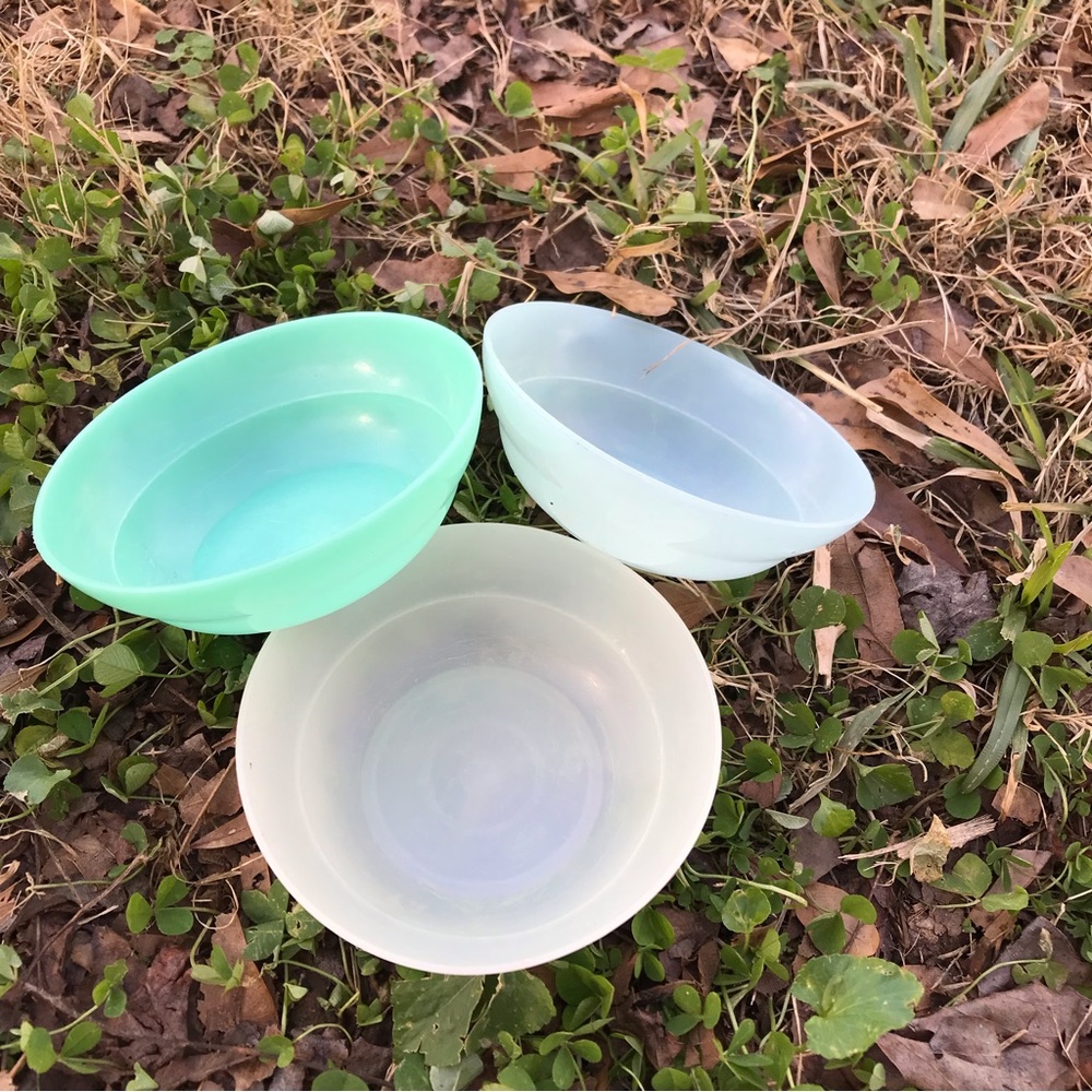 TUPPERWARE VINTAGE KIDS TOYS PLATES (SET OF 3)